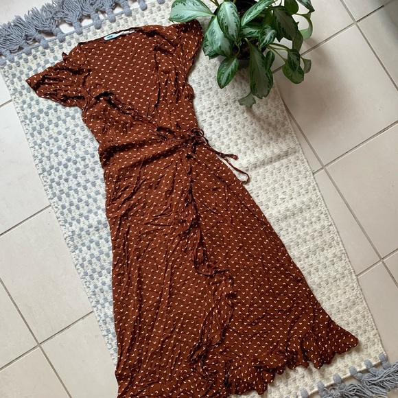 Urban Outfitters Dresses & Skirts - UO Kimchi Blue Autumn Arrow Minimalist Wrap Dress